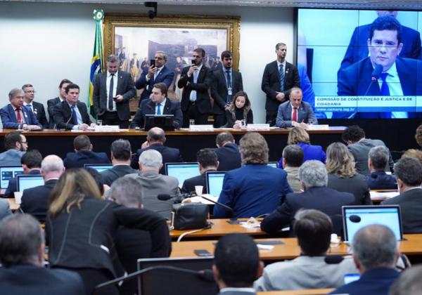 Na Câmara, Moro nega orientação a procuradores e chama diálogos de ‘triviais’