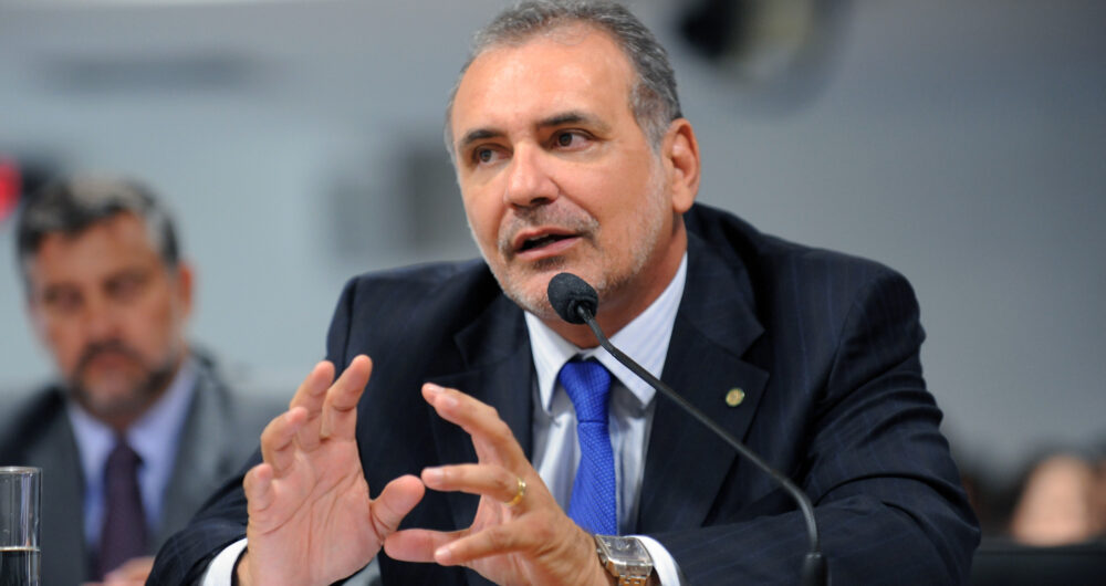 Rui Costa nomeia Nelson Pelegrino para cargo no TCM