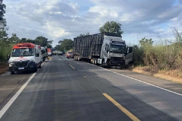 Acidente com van após velório deixa 8 mortos de uma mesma família na BR‑020