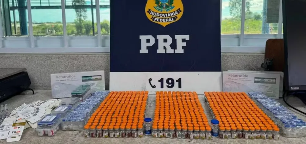 Região: PRF apreende drogas e medicamentos para emagrecimento em ônibus