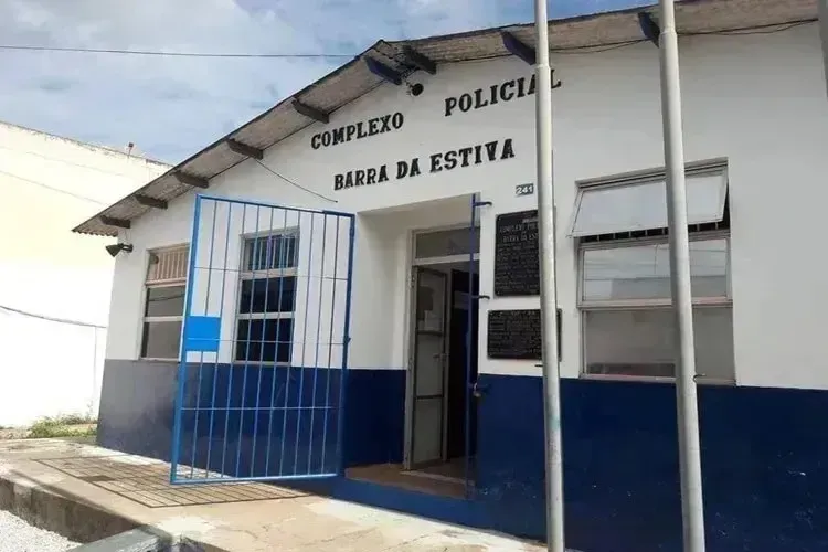 Homem é preso após impedir companheira de buscar tratamento em Barra da Estiva