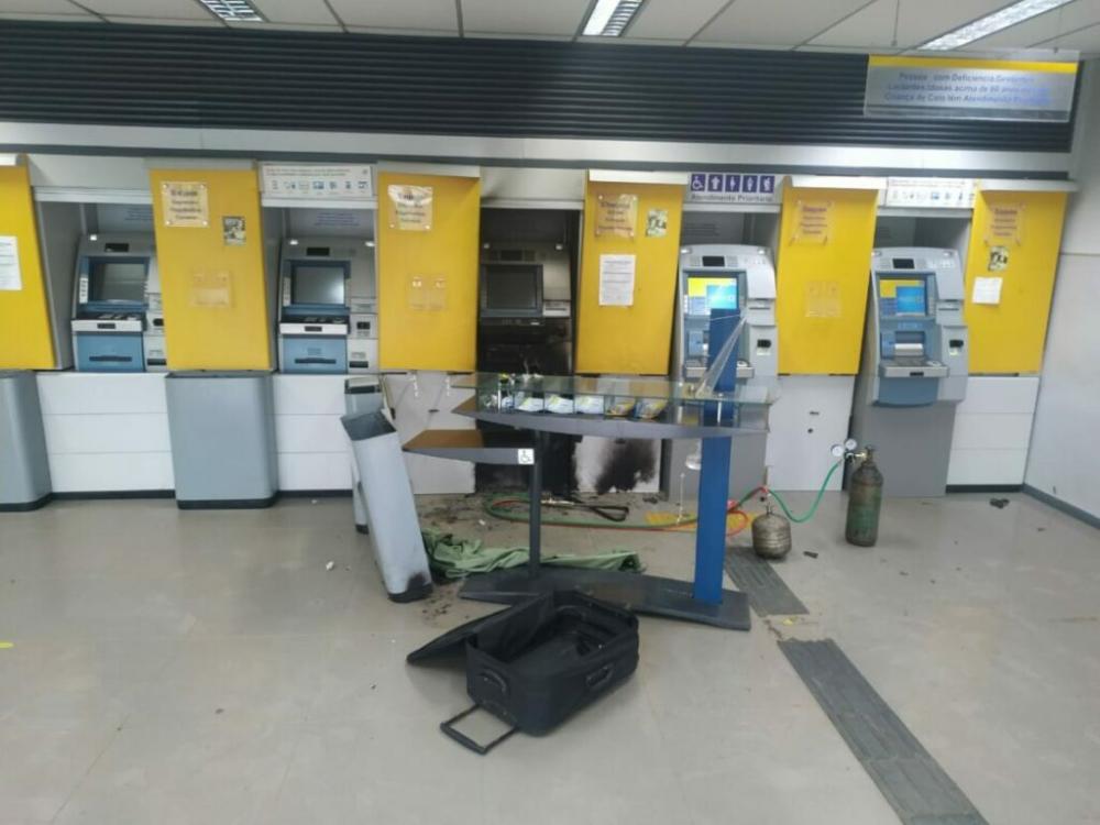 Polícia se antecipa e evita explosão de caixa eletrônico em Serra do Ramalho