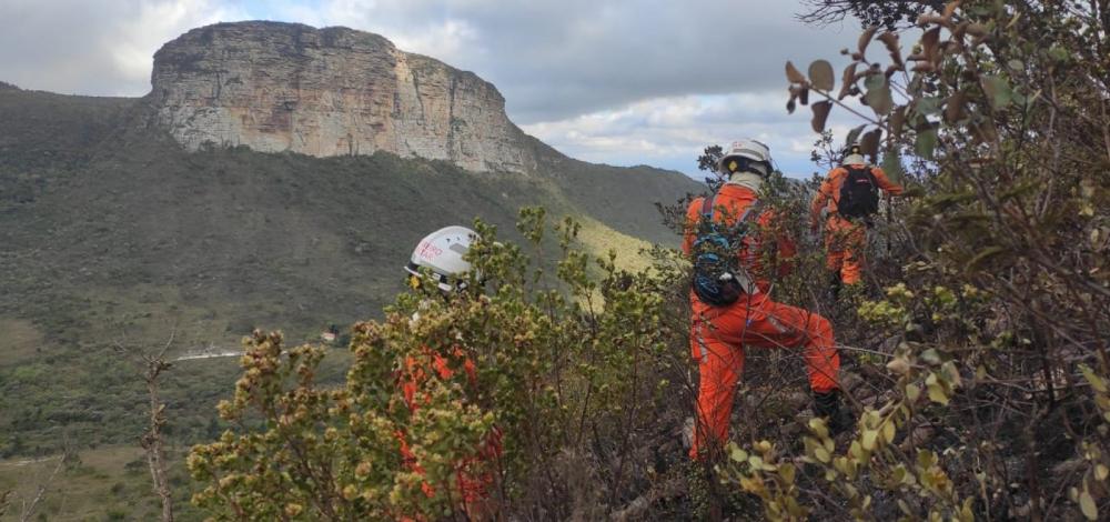 Bombeiros seguem combatendo incêndio na Chapada