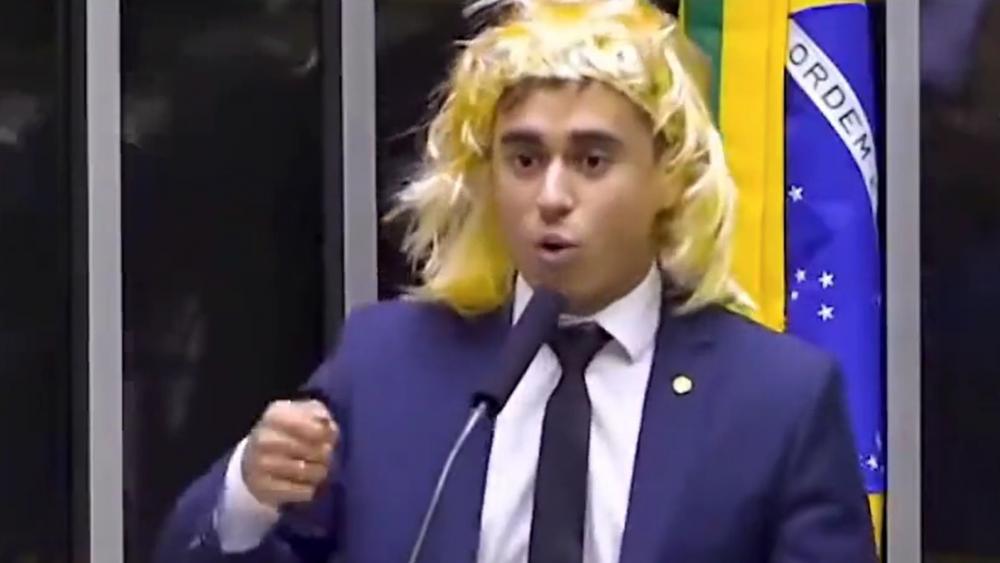 Depois de peruca e discurso transfóbico, deputados querem cassação de Nikolas