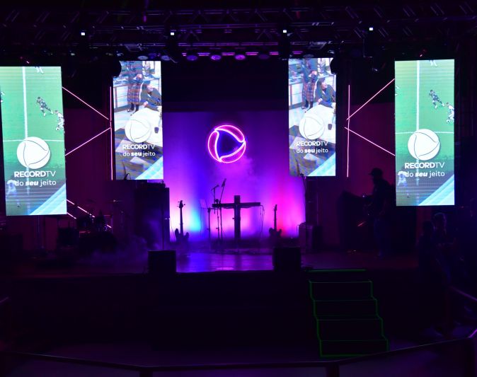 Após sofrer prejuízo de R$ 500 milhões, Record fará demissões em diversas áreas