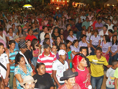Caetité: Comunidade de Aroeiras recebe PSF com festa.