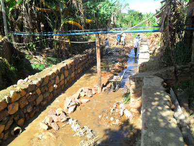 Caetité: Obra de canalização do Riacho da Pedreira é retomada.