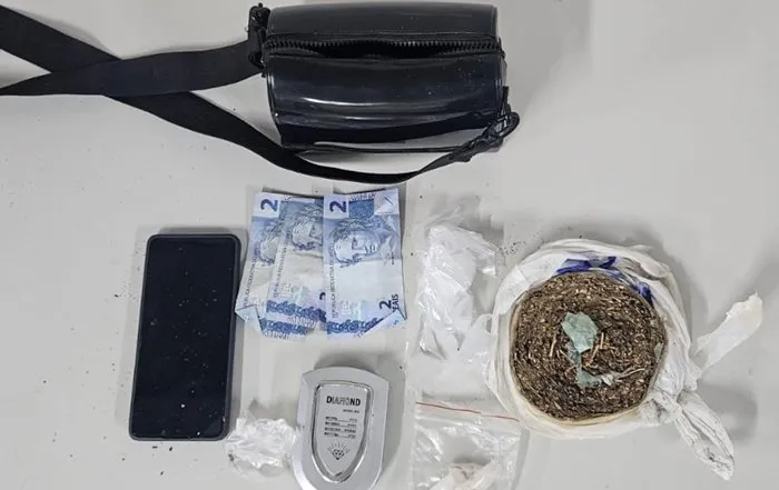 Mulher é presa suspeita de tráfico de drogas em Igaporã