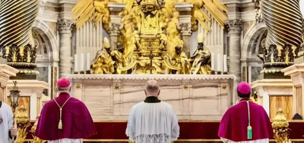Vaticano excomunga bispos e integrantes de grupo católico ultraconservador