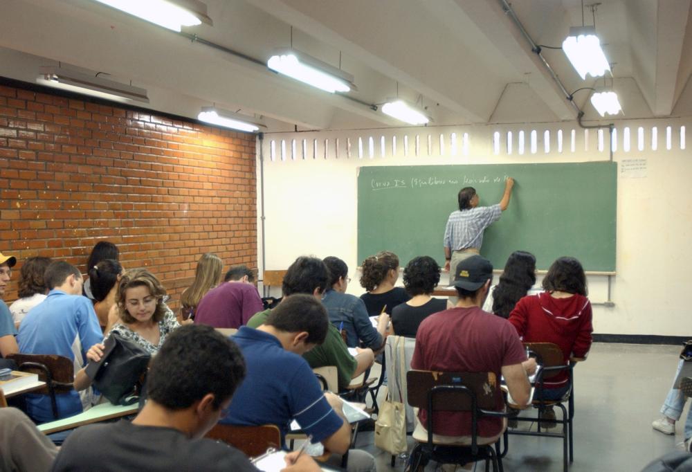 Mais de 40% dos brasileiros entre 25 e 64 anos não têm ensino médio completo