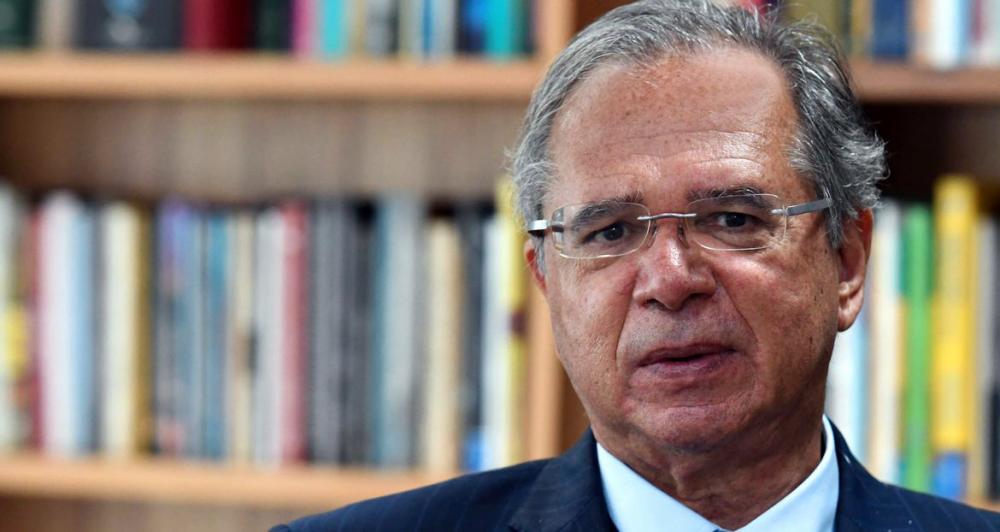 Dólar ultrapassa R$5,70, e Bolsa aprofunda queda após debandada no time de Guedes