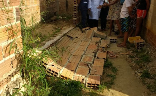 Muro cai e mata criança de 4 anos em Vitória da Conquista