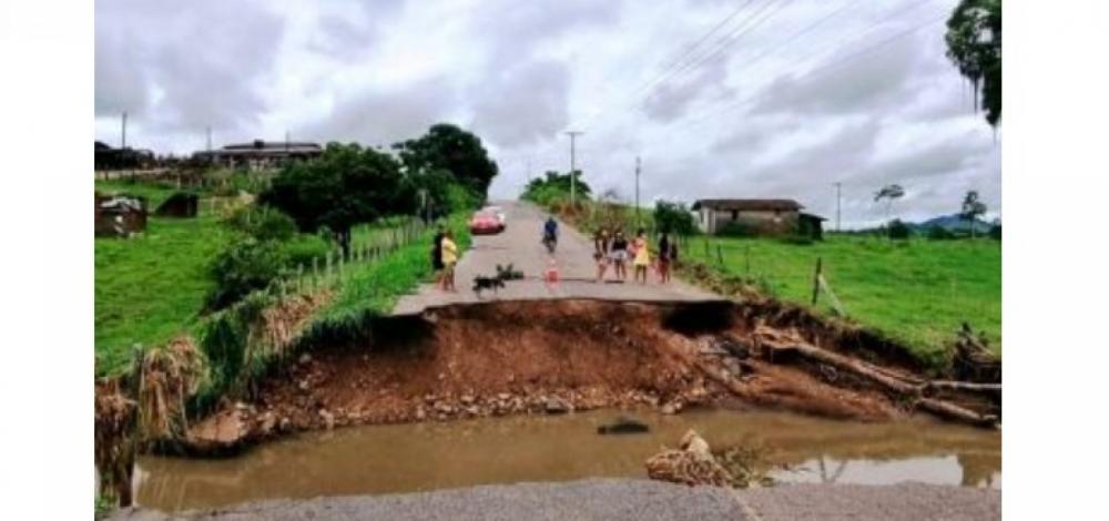 Sudoeste: Ao ficar isolada após enxurrada, cidades se juntam para criar acesso