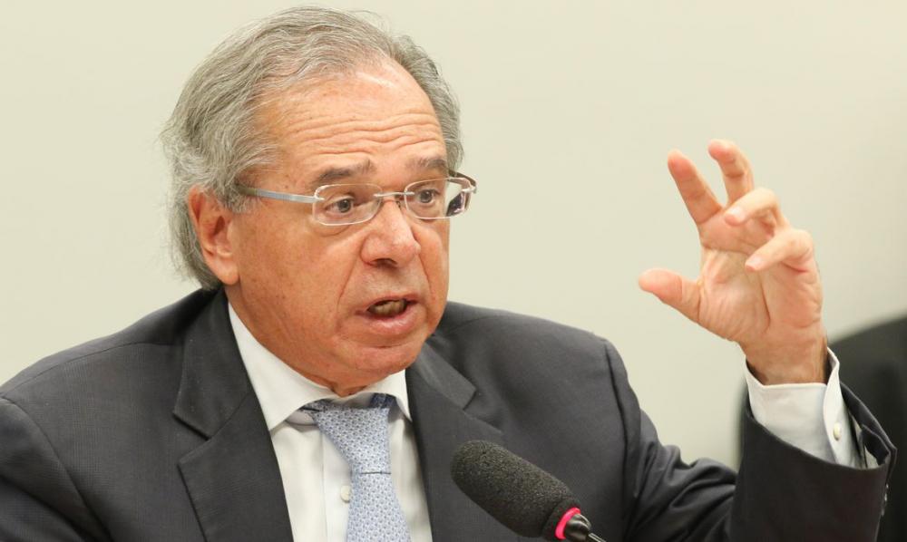 Guedes diz que auxílio emergencial pode ser renovado se pandemia continuar