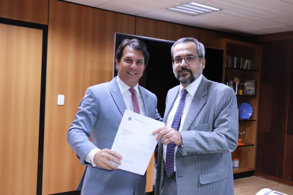 Ministro da Educação cumprimenta deputado Arthur Maia por iniciativa do polo da UFBA em Guanambi