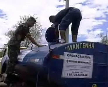 Governador assina decreto que facilita contratação de carros-pipa