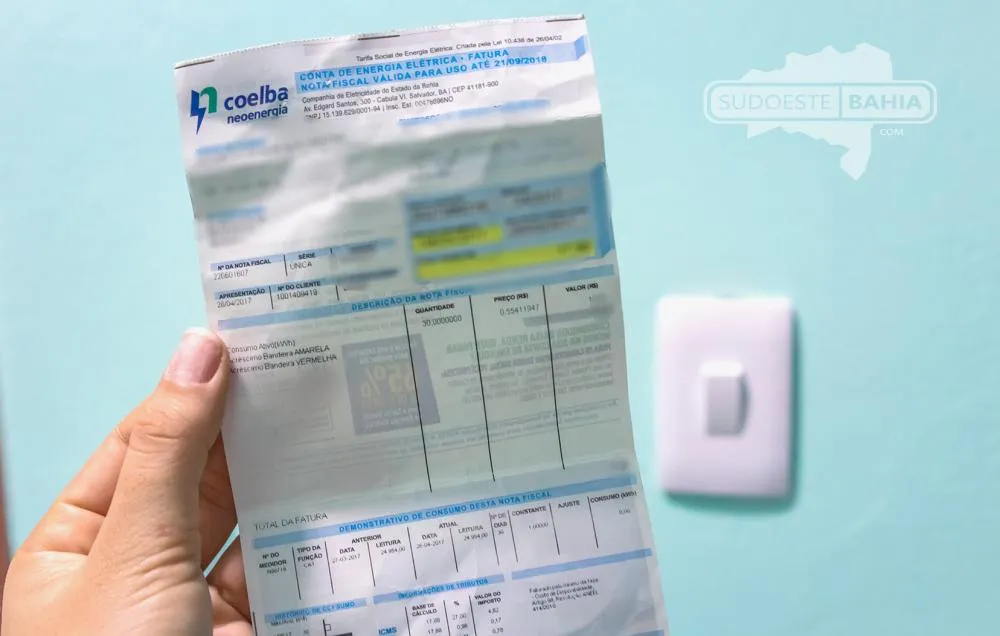 Governo pede adiamento de reajustes na conta de luz