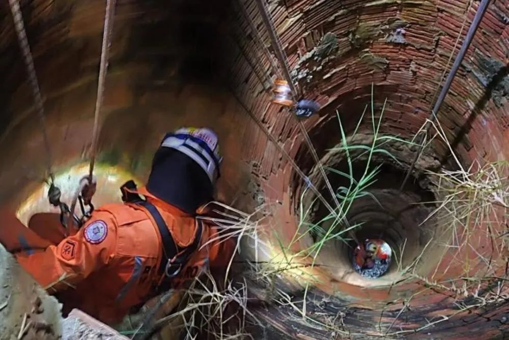 Mulher é resgatada após cair em cisterna na zona rural de Paratinga