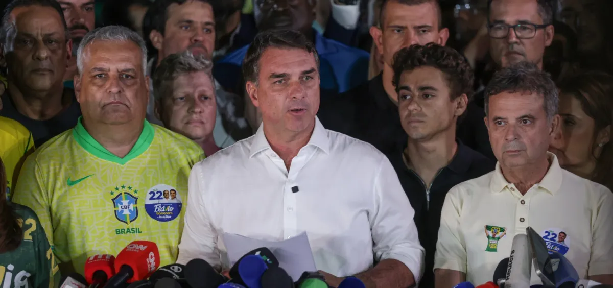 PF apura possível fuga de Flávio Bolsonaro do Brasil rumo aos EUA