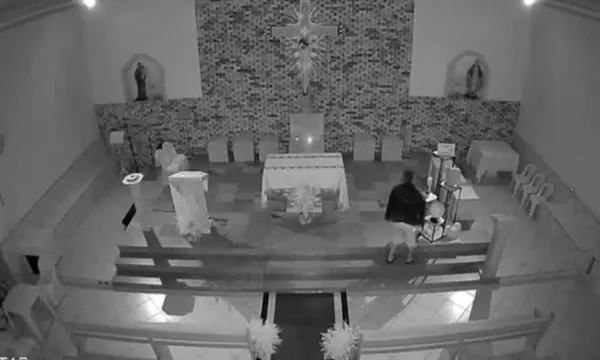 Região: Homem invade igreja e furta dinheiro de cofres de dízimo