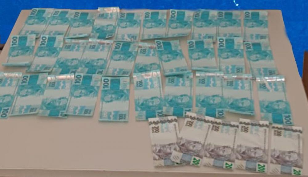 Ibipitanga: Mulher é presa com R$ 4 mil em notas falsas, recebidas via Correios