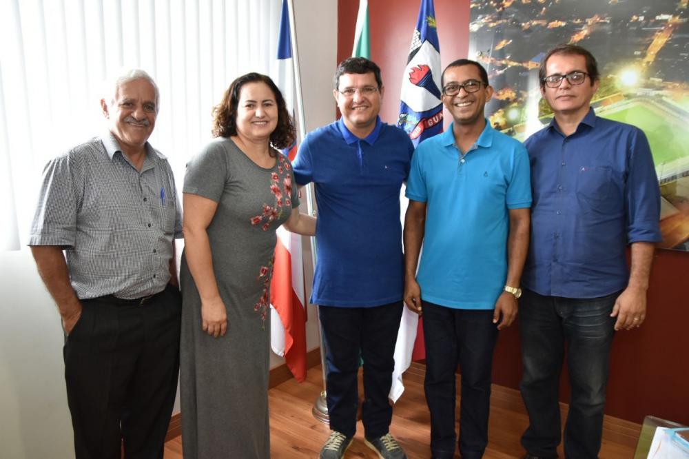 Guanambi: Prefeito Jairo Magalhães e novo pároco se reúnem para o fortalecimento de projetos sociais na cidade