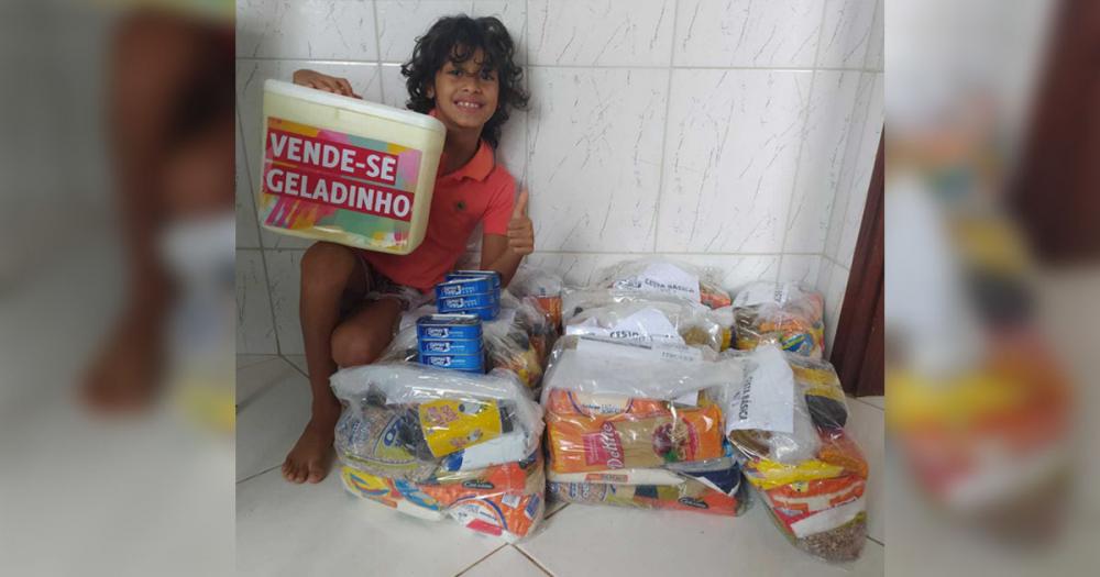 História do menino de Caetité que vende geladinho para comprar cestas básicas para famílias carentes viraliza 