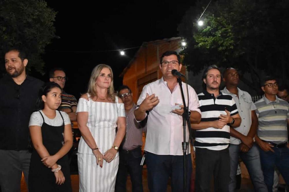 Prefeito Jairo Magalhães entrega revitalização da praça do bairro Vomitamel em Guanambi