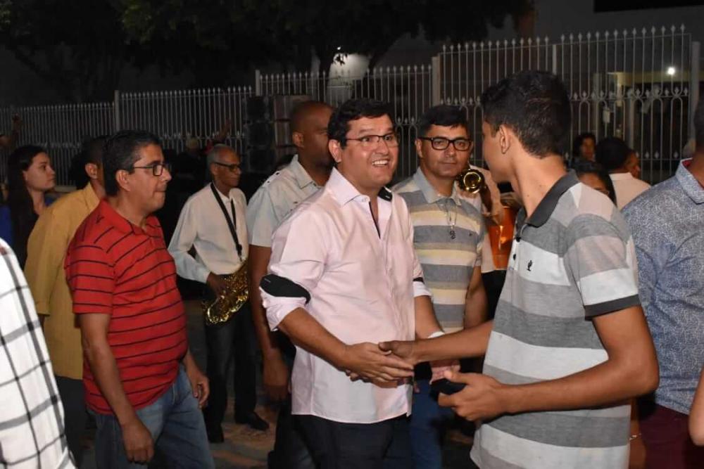 Prefeito Jairo Magalhães entrega revitalização da praça do bairro Vomitamel em Guanambi