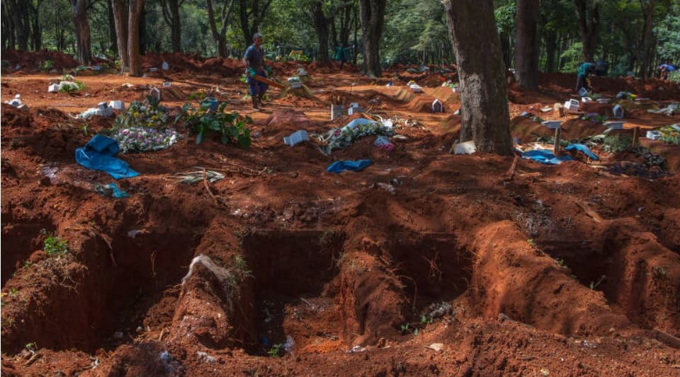 Cemitérios de São Paulo têm ao menos 30 enterros por dia de mortos com suspeita de Covid-19
