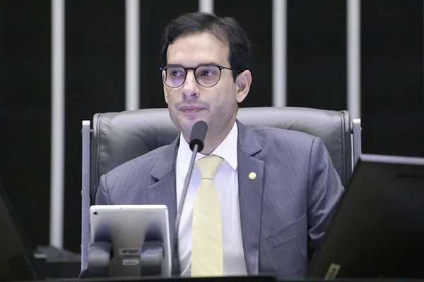 Comissão quer votar PEC do fim da escala 6x1 até 28 de maio