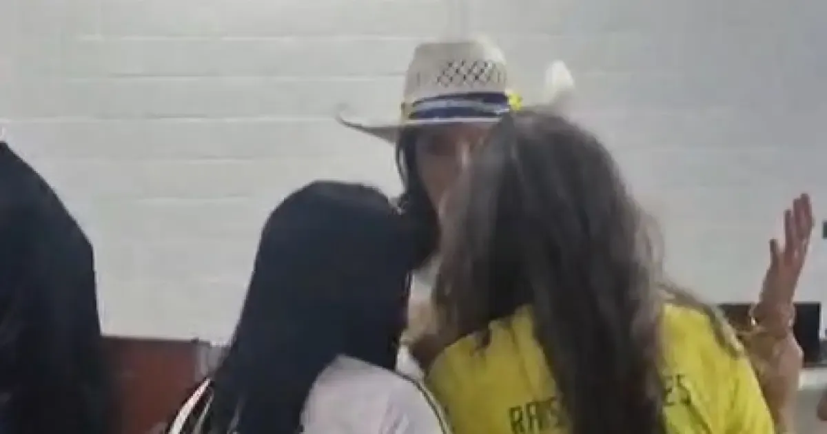 Apoiador chama prefeita Sheila Lemos de “comunista” em aeroporto de Conquista