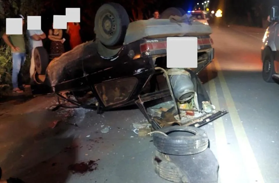 Colisão seguida de capotamento deixa homem ferido em Guanambi