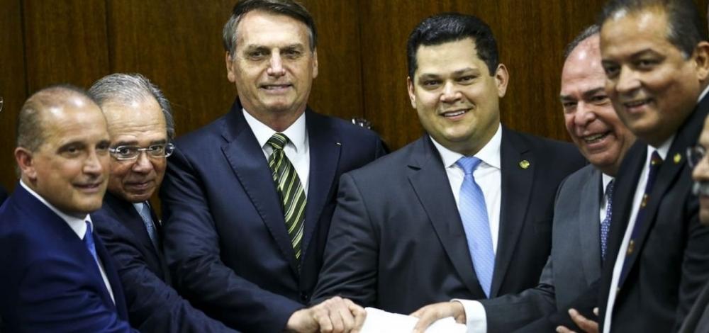 Bolsonaro e Guedes entregam pacote ao Congresso: 'Transformação do Estado'