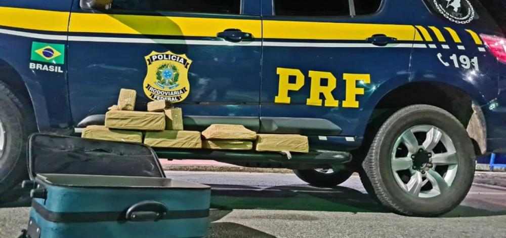 Região: PRF apreende 45kg de drogas sendo transportados por menores de idade