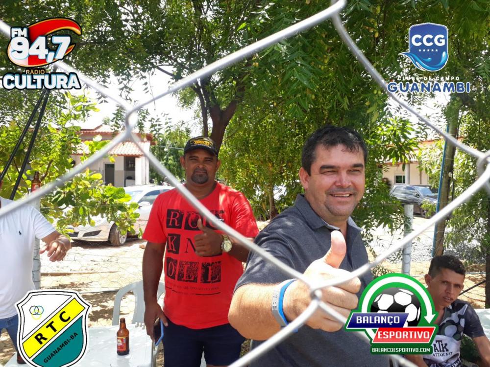 Vice-prefeito e presidente da Câmara de Vereadores de Guanambi são flagrados em aglomeração e sem máscaras.