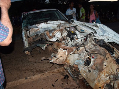 Caetité: Veículo bate na lateral de ônibus da Novo Horizonte na BR 030.