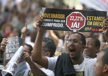 Governador faz apelo para fim de greve dos professores