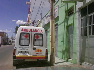 Justiça exige que o prefeito de Caetité retire as cores vermelha e amarela dos bens públicos