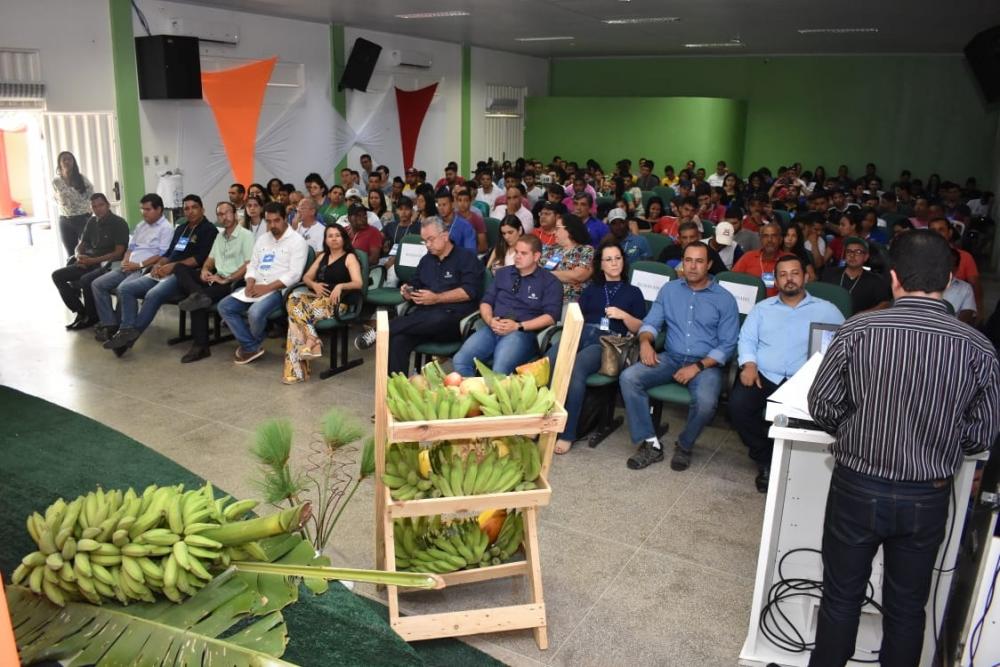 Prefeito de Guanambi destaca potencial da fruticultura no município durante seminário sobre o tema