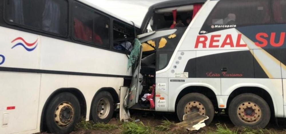Batida entre dois ônibus deixa 4 mortos e 4 feridos no oeste da Bahia