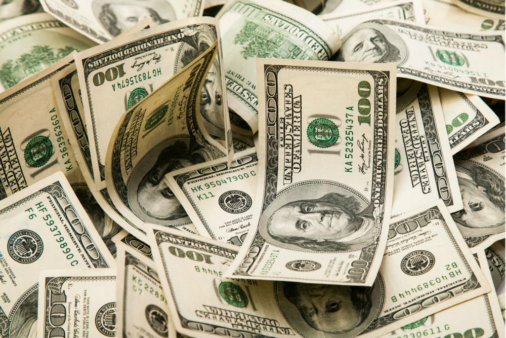 Dólar fecha em alta e inicia novembro cotado a R$ 5,67