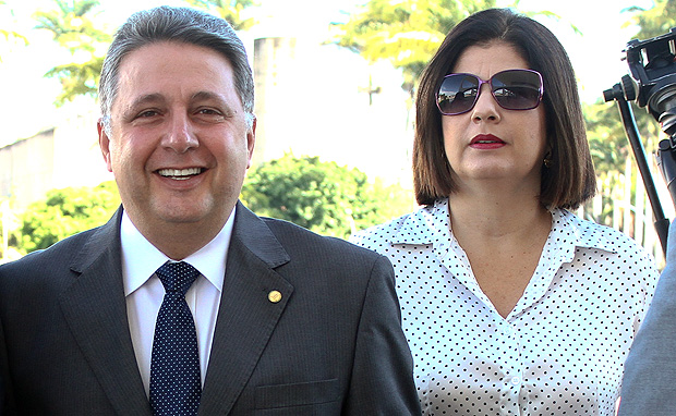 Operação do MP prende Rosinha e Garotinho, ex-governadores do RJ