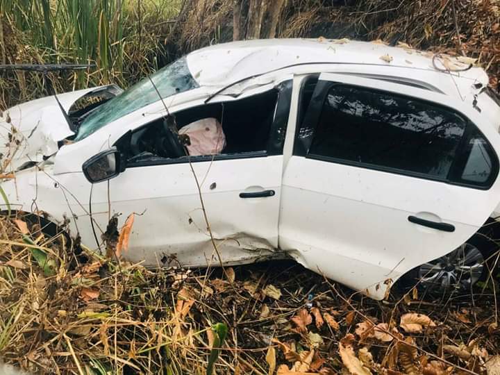 Sudoeste baiano: Três pessoas ficam feridas após carro cair em ribanceira