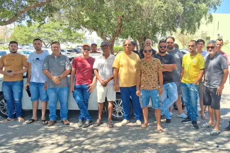 Motoristas da 99 paralisam atividades em Guanambi contra baixos valores das corridas