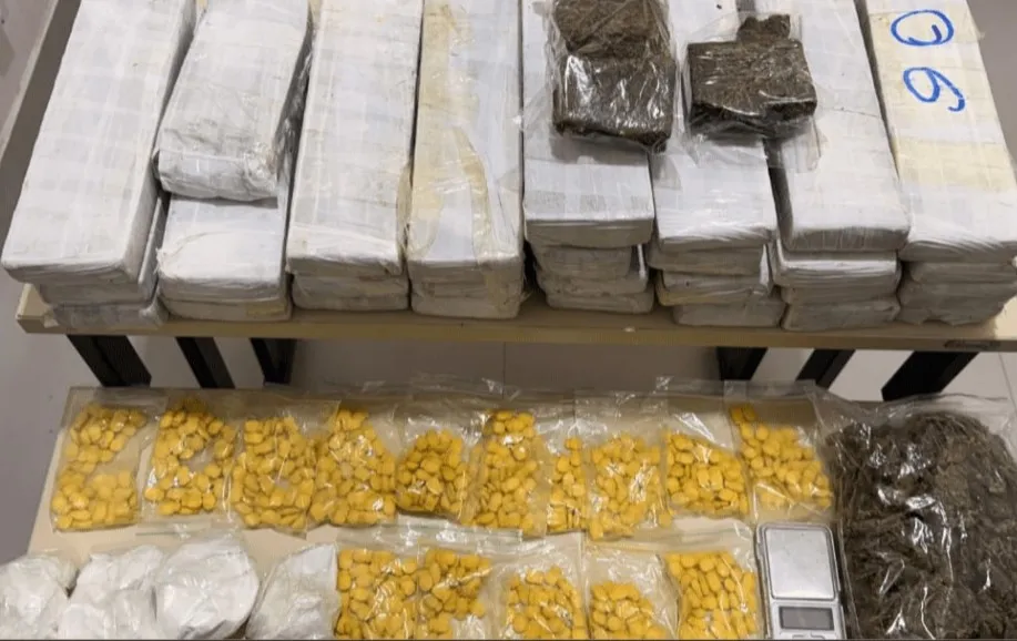 Polícia apreende quase 21 kg de maconha, cocaína e comprimidos de ecstasy em Vitória da Conquista