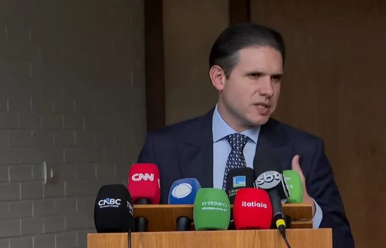 Fim da escala 6x1: Motta cria comissão especial para debater proposta