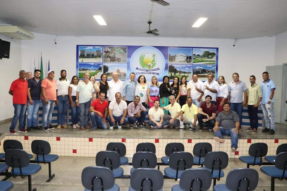 Deputado Charles Fernandes participa de encontro político e inauguração em Matina