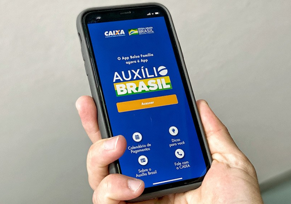Auxílio Brasil: Câmara aprova valor permanente de R$ 400 para o benefício