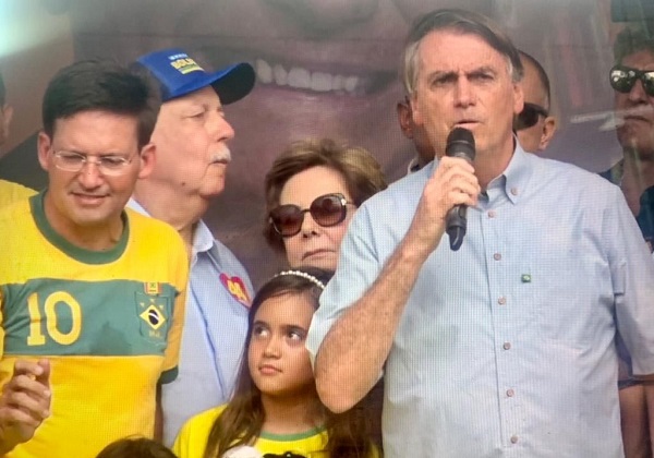 Bolsonaro pede voto para ACM Neto durante discurso em Guanambi